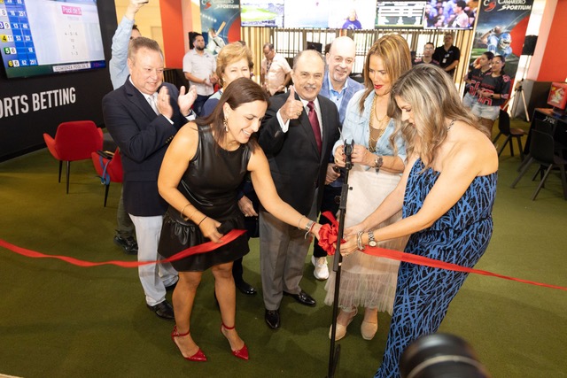 Interfaccia della piattaforma Sportium su desktop e mobile che mostra live betting e statistiche